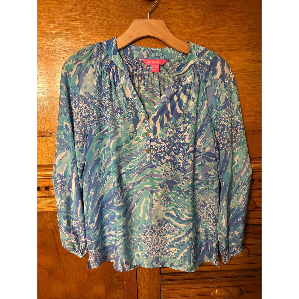 Lilly Pulitzer Elsa Preppy Chic Silk Top Blue Green Floral Animal Print Blouse